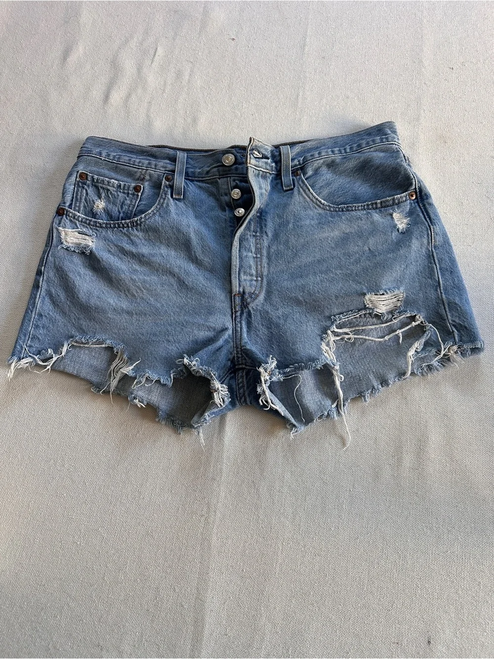 Levi’s 501 Classic Button-Fly Cut-Off Jean Shorts | 31